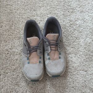 On clouds Running Shoes